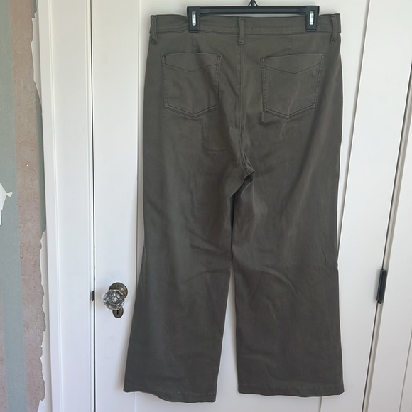 🪅Evereve stretch wide leg olive cropped pant 32 Chic Wide-Leg Khaki Trousers 14 - Picture 7 of 10